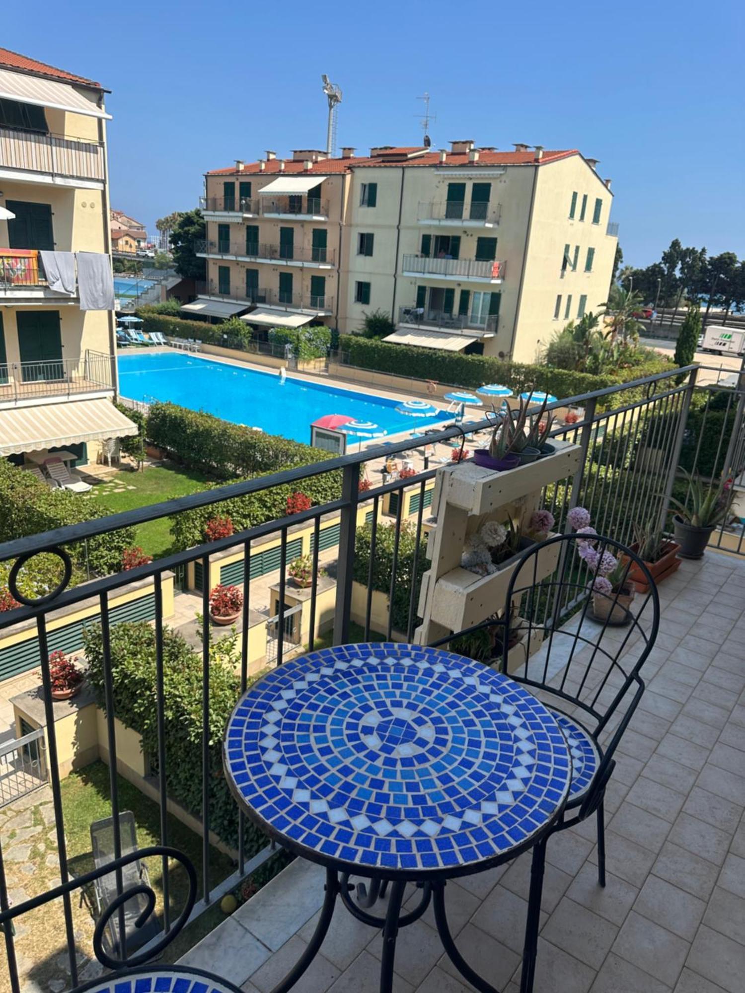 Appartamento Vista Mare Con Piscina Cala Di Sole Империа Екстериор снимка