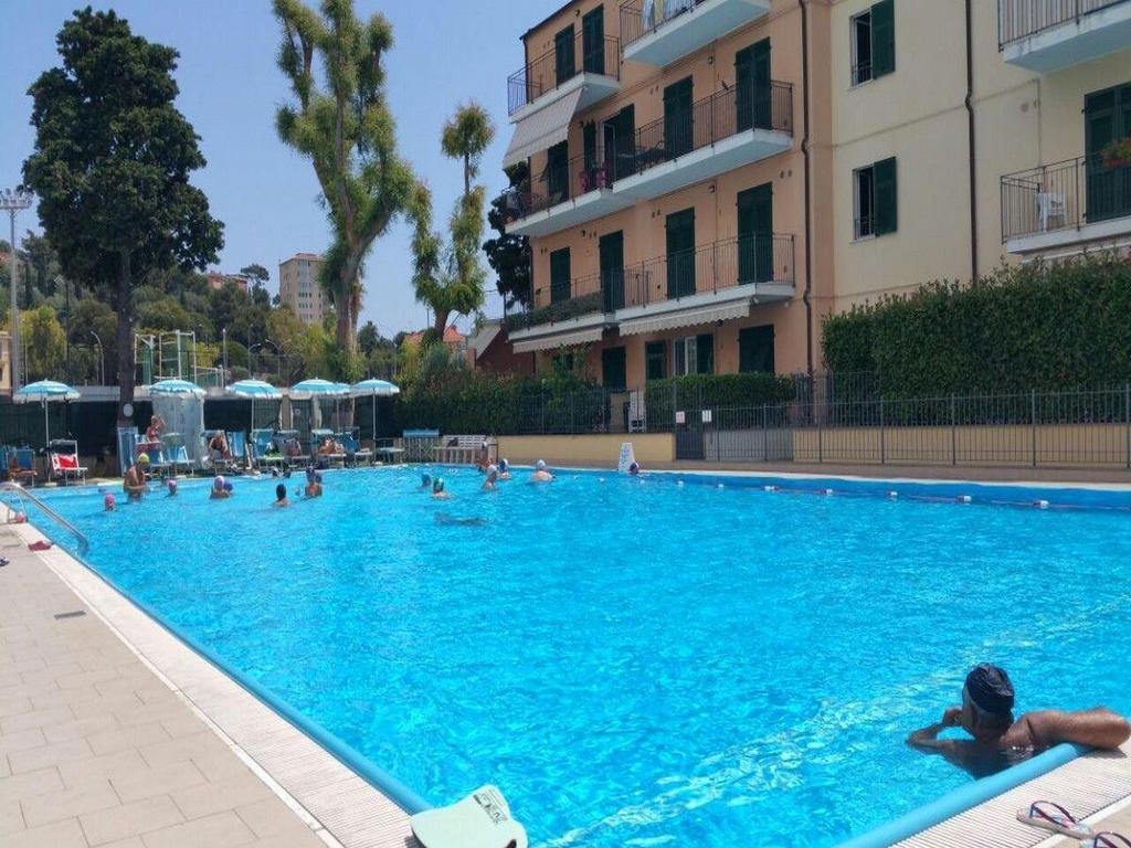 Appartamento Vista Mare Con Piscina Cala Di Sole Империа Екстериор снимка